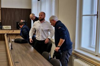 Kázeňský přestupek, ne trestný čin. Soud v Jablonci osvobodil dozorce v kauze útoku na vězně - Novinky